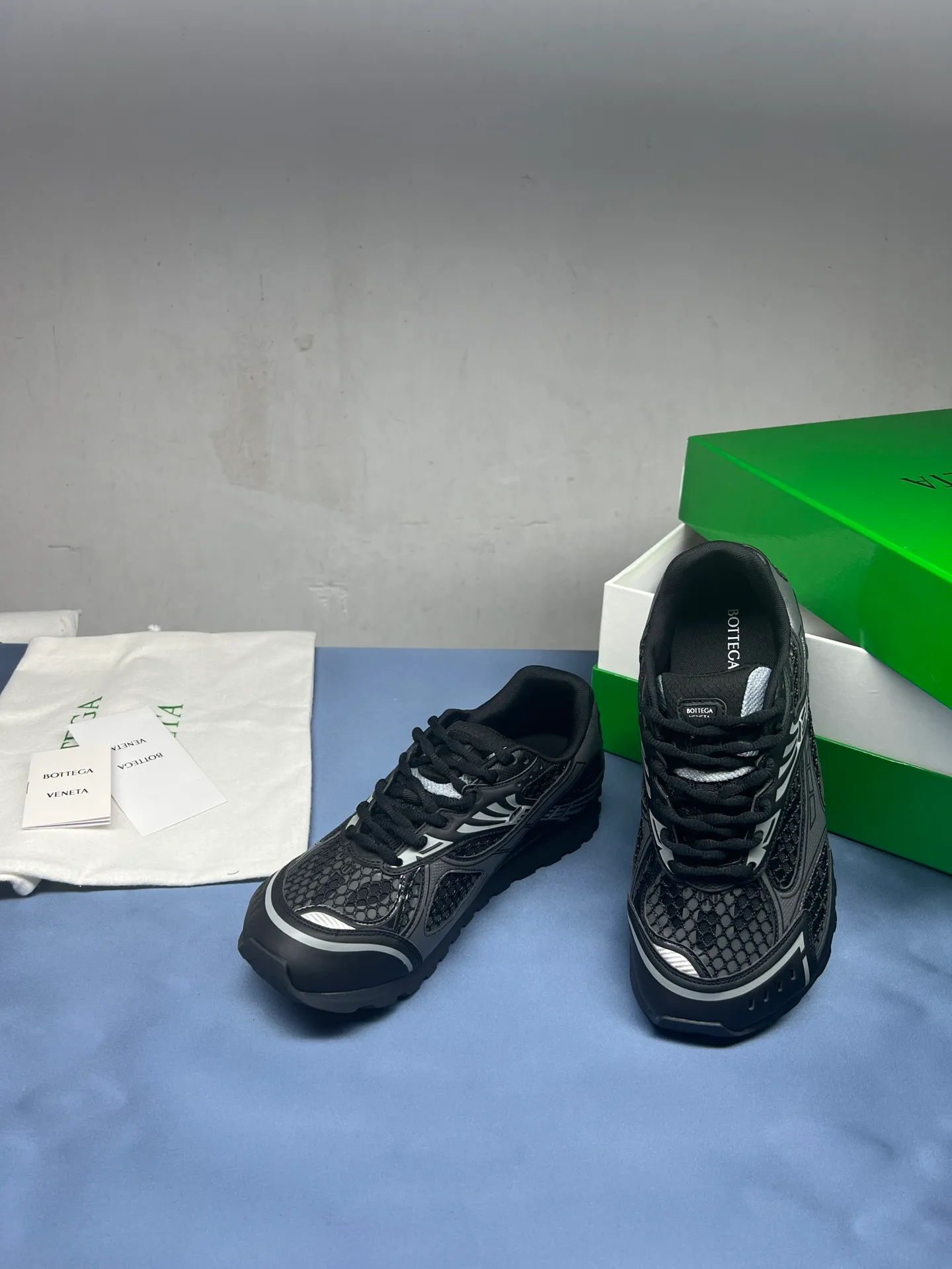 👟👟Ex-factory price 600👟👟 Men's size +10 Real photos 🔥🔥BV Orbit sneakers Wang Yibo's same style couple's dad shoes Runner sneakers, made of lightweight technical mesh fabric. Matched with geometric pattern designed rubber outsole, Wang Zha series high version. Look for the package technology. It is actually a lot taller, but the legs are still slim. Very nice, playable and durable. Matched to the standard💯 Package shoe technology. Look for the high version. The outsole is made of color-blocked TPU outsole. Women's model 35 36 37 38 39 40 41 42 (40 41 42 43 44 45 customized) (Customer logo can be accepted without refund or exchange at a favorable price) Equipped with original packaging